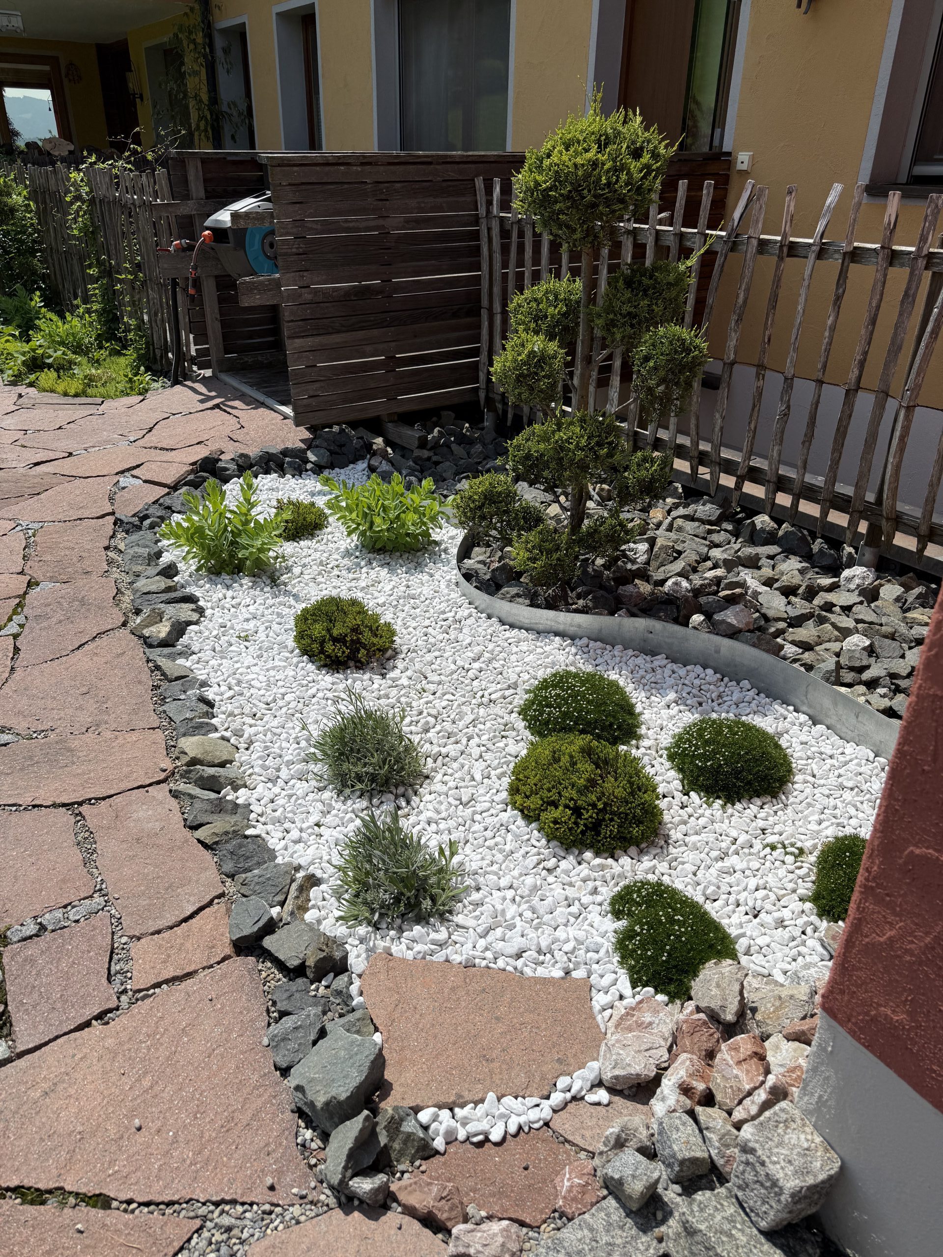 TraumZeit Alpe Terasse und Garten