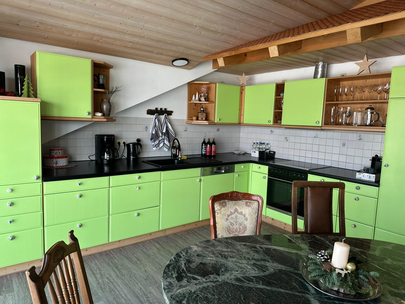 Barrierefreie Ferienwohnung Weitsicht Küche Links